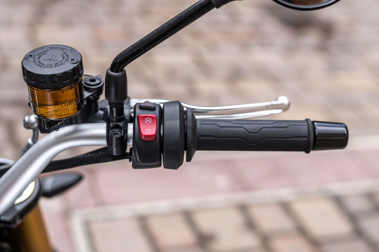 Benelli Leoncino 800 VS CFMOTO 700CL-X Heritage: prova a prendermi!